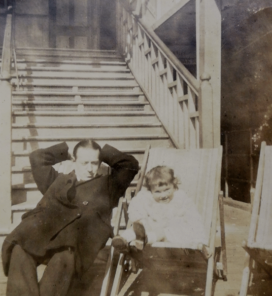 El Dr. Edward Bach y su hija Evelyn (Bobbie)
